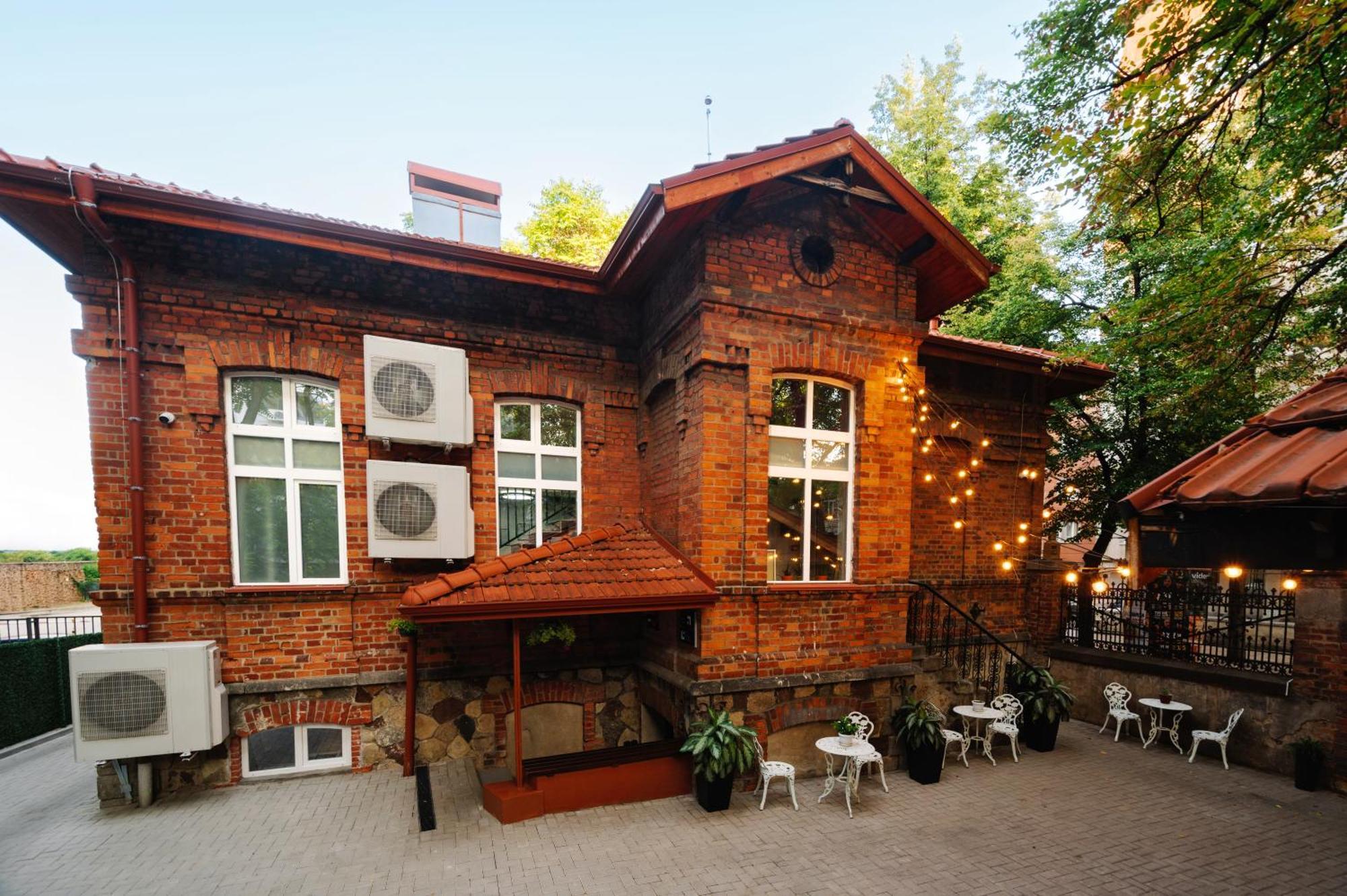 Ruby Red House — Photos 1